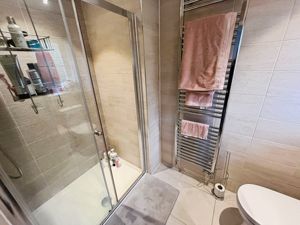 En suite- click for photo gallery